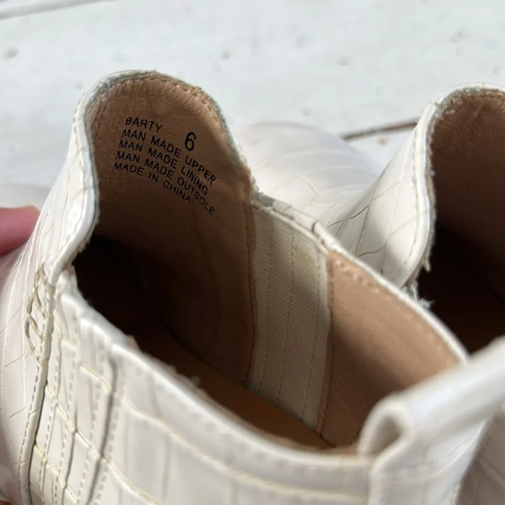 - YellowBox Barty white/cream wedge clogs size 6 - Picture 7 of 8